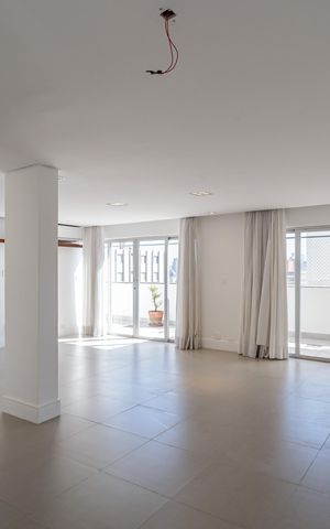 Apartamento para alugar com 200m², 3 quartos e 2 vagas Apartamento para alugar com 200m², 3 quartos e 2 vagasSala