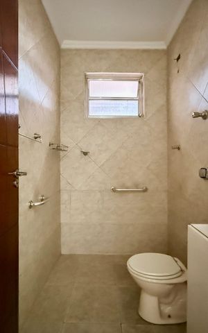 Casa para alugar com 180m², 3 quartos e 2 vagas Casa para alugar com 180m², 3 quartos e 2 vagasBanheiro 1