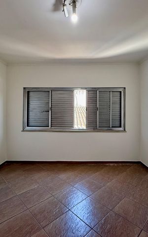 Casa para alugar com 180m², 3 quartos e 2 vagas Casa para alugar com 180m², 3 quartos e 2 vagasQuarto 1