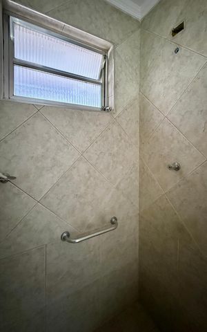 Casa para alugar com 180m², 3 quartos e 2 vagas Casa para alugar com 180m², 3 quartos e 2 vagasBanheiro 1