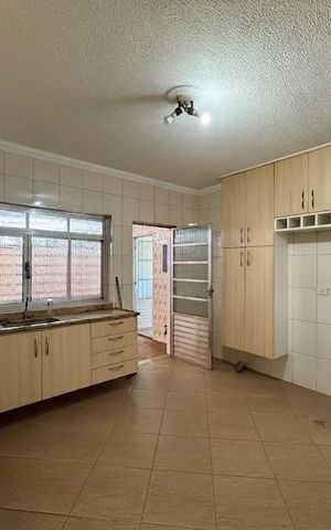 Casa para alugar com 180m², 3 quartos e 2 vagas Casa para alugar com 180m², 3 quartos e 2 vagasCozinha