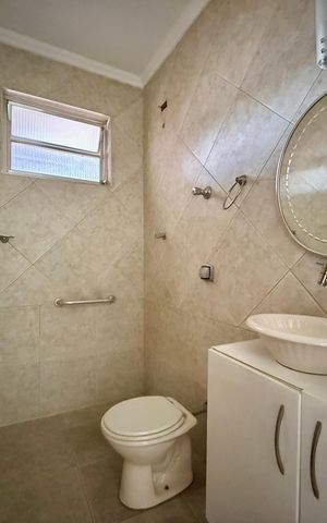Casa para alugar com 180m², 3 quartos e 2 vagas Casa para alugar com 180m², 3 quartos e 2 vagasBanheiro 1