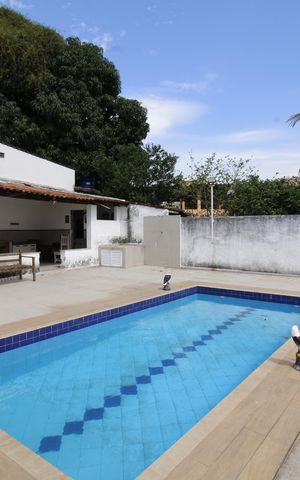 Casa à venda com 224m², 3 quartos e 6 vagasPiscina