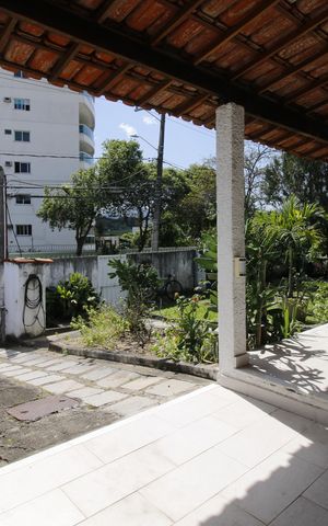 Casa à venda com 224m², 3 quartos e 6 vagasJardim