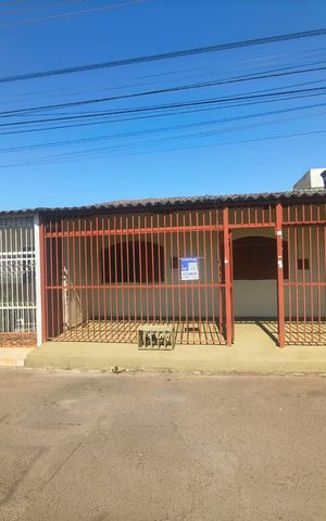 Casa à venda com 110m², 3 quartos e 2 vagas