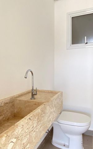 Casa à venda com 220m², 3 quartos e 5 vagasLavabo 2