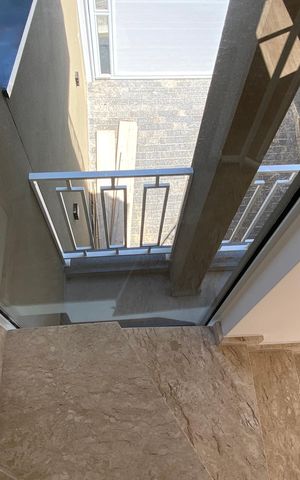 Casa à venda com 220m², 3 quartos e 4 vagasSala - Escada