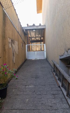 Casa à venda com 200m², 2 quartos e 2 vagas Casa à venda com 200m², 2 quartos e 2 vagasRampa de entrada