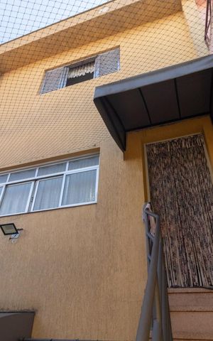 Casa à venda com 200m², 2 quartos e 2 vagas Casa à venda com 200m², 2 quartos e 2 vagasFachada dos fundos