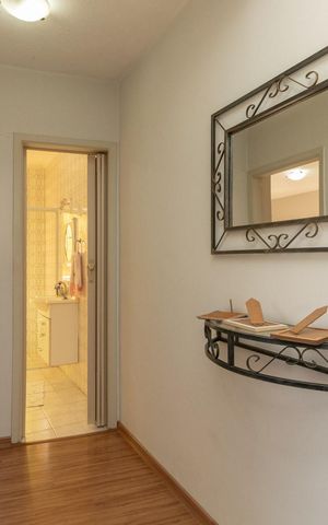 Casa à venda com 200m², 2 quartos e 2 vagas Casa à venda com 200m², 2 quartos e 2 vagasCorredor