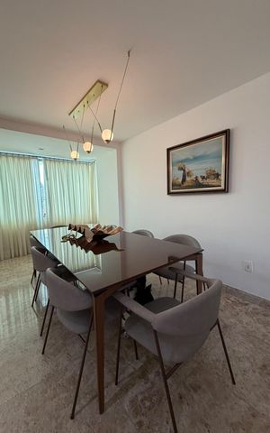Apartamento à venda com 208m², 4 quartos e 3 vagas Apartamento à venda com 208m², 4 quartos e 3 vagasSala