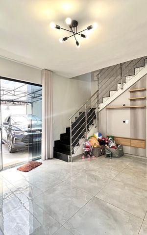 Casa à venda com 180m², 3 quartos e 2 vagas Casa à venda com 180m², 3 quartos e 2 vagasSala