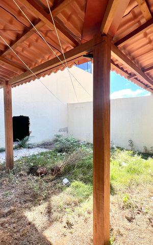 Casa à venda com 180m², 3 quartos e 2 vagas Casa à venda com 180m², 3 quartos e 2 vagasQuintal