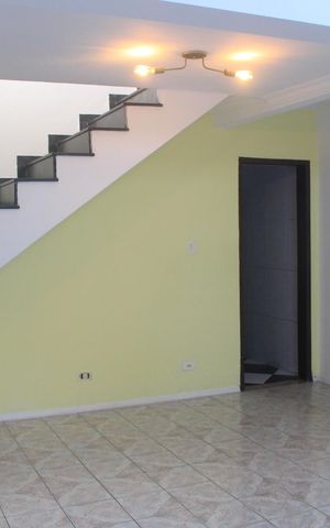 Casa para alugar com 114m², 4 quartos e 2 vagasSala