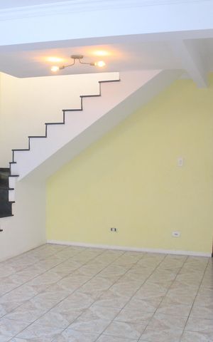 Casa para alugar com 114m², 4 quartos e 2 vagasSala