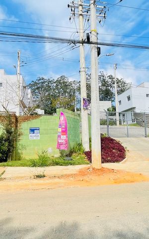 Casa de condomínio para alugar com 50m², 2 quartos e 2 vagas Casa de condomínio para alugar com 50m², 2 quartos e 2 vagasFachada com Placa