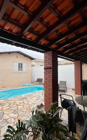Casa à venda com 300m², 3 quartos e 3 vagas Casa à venda com 300m², 3 quartos e 3 vagasQuintal