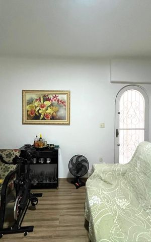 Casa à venda com 300m², 3 quartos e 3 vagas Casa à venda com 300m², 3 quartos e 3 vagasSala