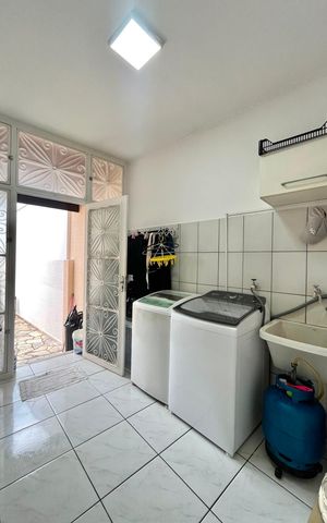 Casa à venda com 300m², 3 quartos e 3 vagas Casa à venda com 300m², 3 quartos e 3 vagasÁrea de Serviço