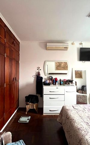 Casa à venda com 300m², 3 quartos e 3 vagas Casa à venda com 300m², 3 quartos e 3 vagasSuíte