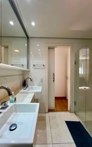 Apartamento para alugar com 236m², 4 quartos e 3 vagasBanheiro da Suíte 1