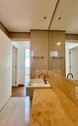 Apartamento para alugar com 236m², 4 quartos e 3 vagasBanheiro