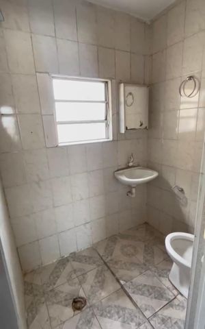 Casa para alugar com 25m², 1 quarto e sem vaga Casa para alugar com 25m², 1 quarto e sem vagaBanheiro