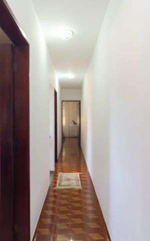 Casa para alugar com 200m², 4 quartos e 4 vagas Casa para alugar com 200m², 4 quartos e 4 vagasCorredor