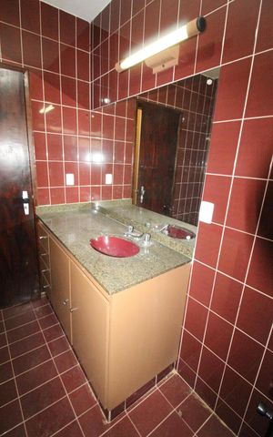 Casa para alugar com 294m², 4 quartos e 4 vagasBanheiro