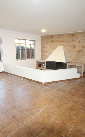 Casa para alugar com 294m², 4 quartos e 4 vagasSala 