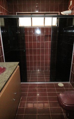 Casa para alugar com 294m², 4 quartos e 4 vagasBanheiro