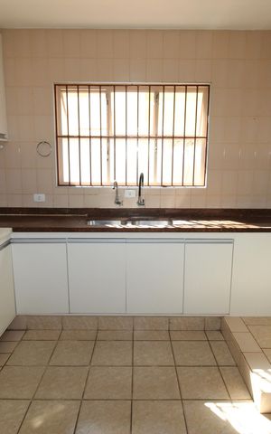 Casa para alugar com 294m², 4 quartos e 4 vagasCozinha 