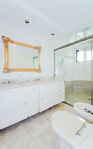 Apartamento à venda com 124m², 4 quartos e 4 vagasBanheiro do Quarto 4