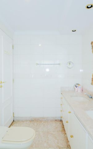 Apartamento à venda com 124m², 4 quartos e 4 vagasBanheiro do Quarto 4