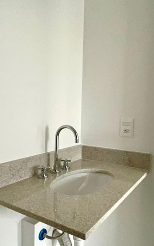 Apartamento à venda com 56m², 2 quartos e 1 vaga Apartamento à venda com 56m², 2 quartos e 1 vagaBanheiro