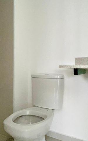Apartamento à venda com 56m², 2 quartos e 1 vaga Apartamento à venda com 56m², 2 quartos e 1 vagaBanheiro