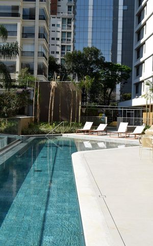 Apartamento à venda com 248m², 3 quartos e 4 vagasPiscina