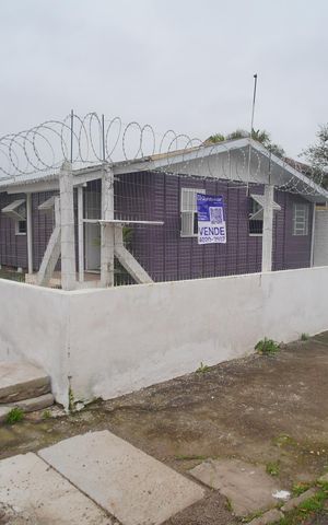 Casa à venda com 70m², 3 quartos e 2 vagasFachada