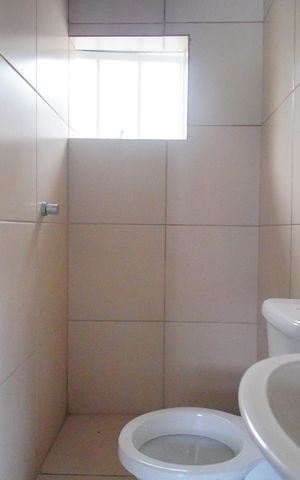 Casa à venda com 70m², 3 quartos e 2 vagasBanheiro