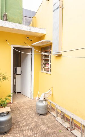 Casa à venda com 253m², 3 quartos e 4 vagas Casa à venda com 253m², 3 quartos e 4 vagasQuintal
