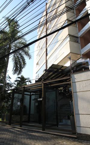 Apartamento à venda com 256m², 4 quartos e 3 vagasFachada