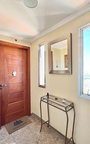 Apartamento à venda com 180m², 3 quartos e 2 vagas Apartamento à venda com 180m², 3 quartos e 2 vagasHall do imóvel