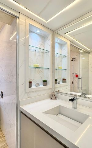 Apartamento à venda com 180m², 3 quartos e 2 vagas Apartamento à venda com 180m², 3 quartos e 2 vagasBanheiro da Suíte