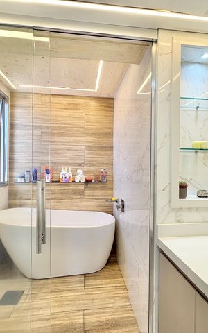 Apartamento à venda com 180m², 3 quartos e 2 vagas Apartamento à venda com 180m², 3 quartos e 2 vagasBanheiro da Suíte