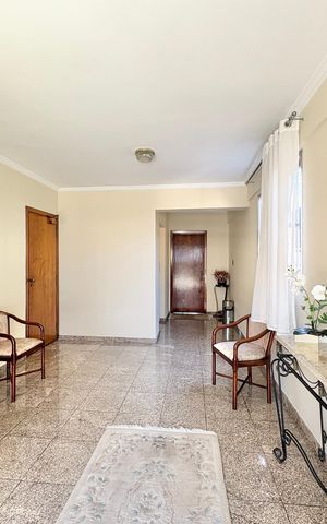 Apartamento à venda com 180m², 3 quartos e 2 vagas Apartamento à venda com 180m², 3 quartos e 2 vagasHall de entrada