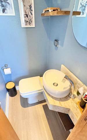 Apartamento à venda com 180m², 3 quartos e 2 vagas Apartamento à venda com 180m², 3 quartos e 2 vagasLavabo
