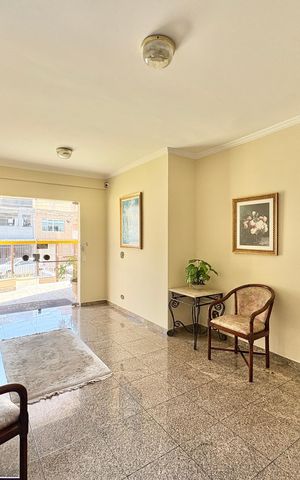 Apartamento à venda com 180m², 3 quartos e 2 vagas Apartamento à venda com 180m², 3 quartos e 2 vagasHall de entrada