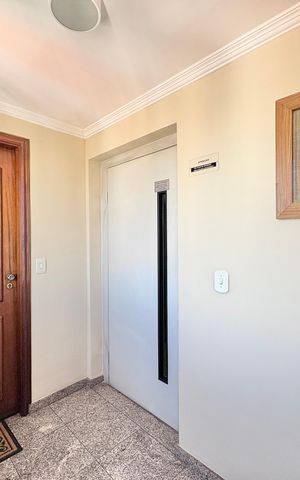 Apartamento à venda com 180m², 3 quartos e 2 vagas Apartamento à venda com 180m², 3 quartos e 2 vagasHall do imóvel