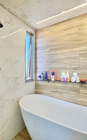 Apartamento à venda com 180m², 3 quartos e 2 vagas Apartamento à venda com 180m², 3 quartos e 2 vagasBanheiro da Suíte