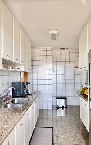 Apartamento à venda com 180m², 3 quartos e 2 vagas Apartamento à venda com 180m², 3 quartos e 2 vagasCozinha